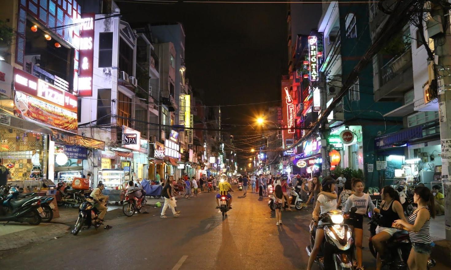 香港游客实拍越南首都真实景象街上的女孩特别多