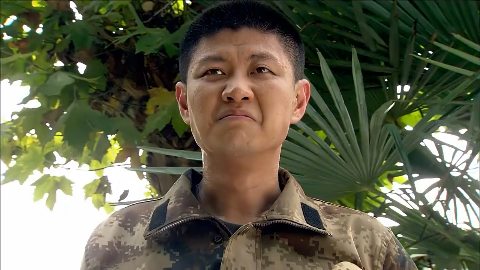 李二牛利用推车模拟坦克,这一招真是高明!