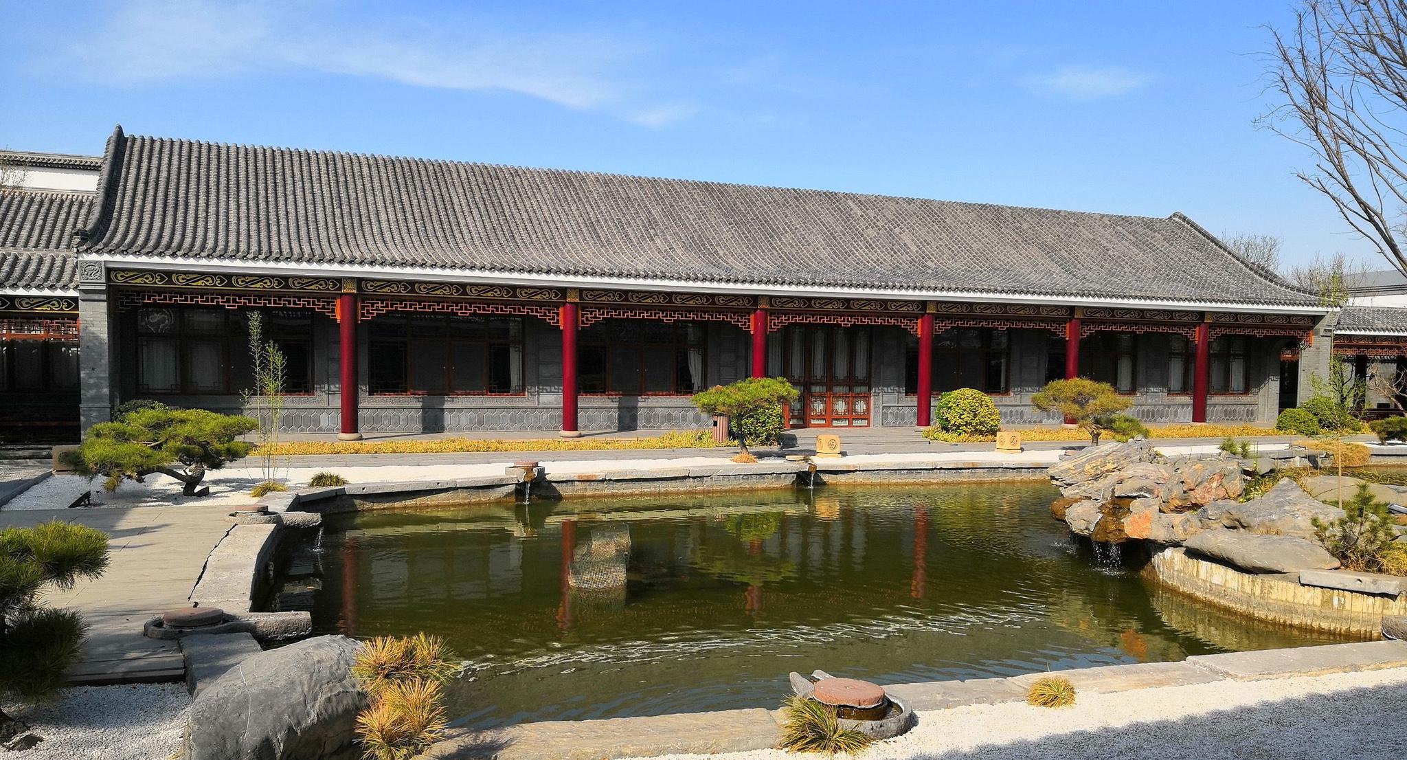 豫北农村有座豪华传统式公司大院仿古砖厂专为建美丽乡村服务