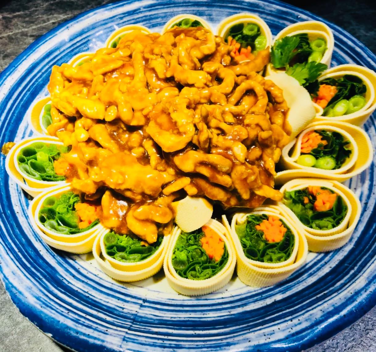 黄岛排名第一的东北菜馆,人均只要50元,特色东北菜量大味道好