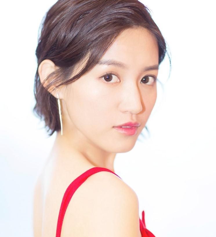 苏青小姐姐的美照可以温柔美丽也可以英气逼人