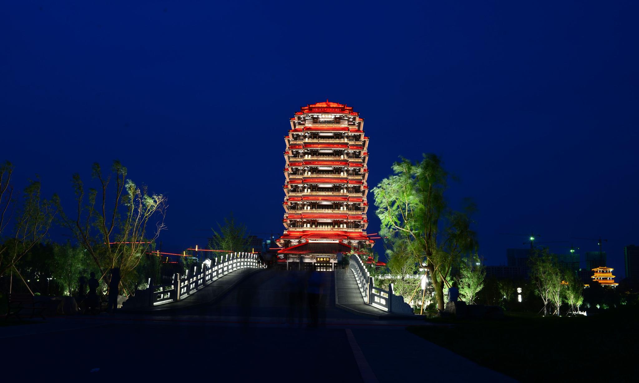 淄博齐盛湖夜景,如梦如幻,美丽极了!