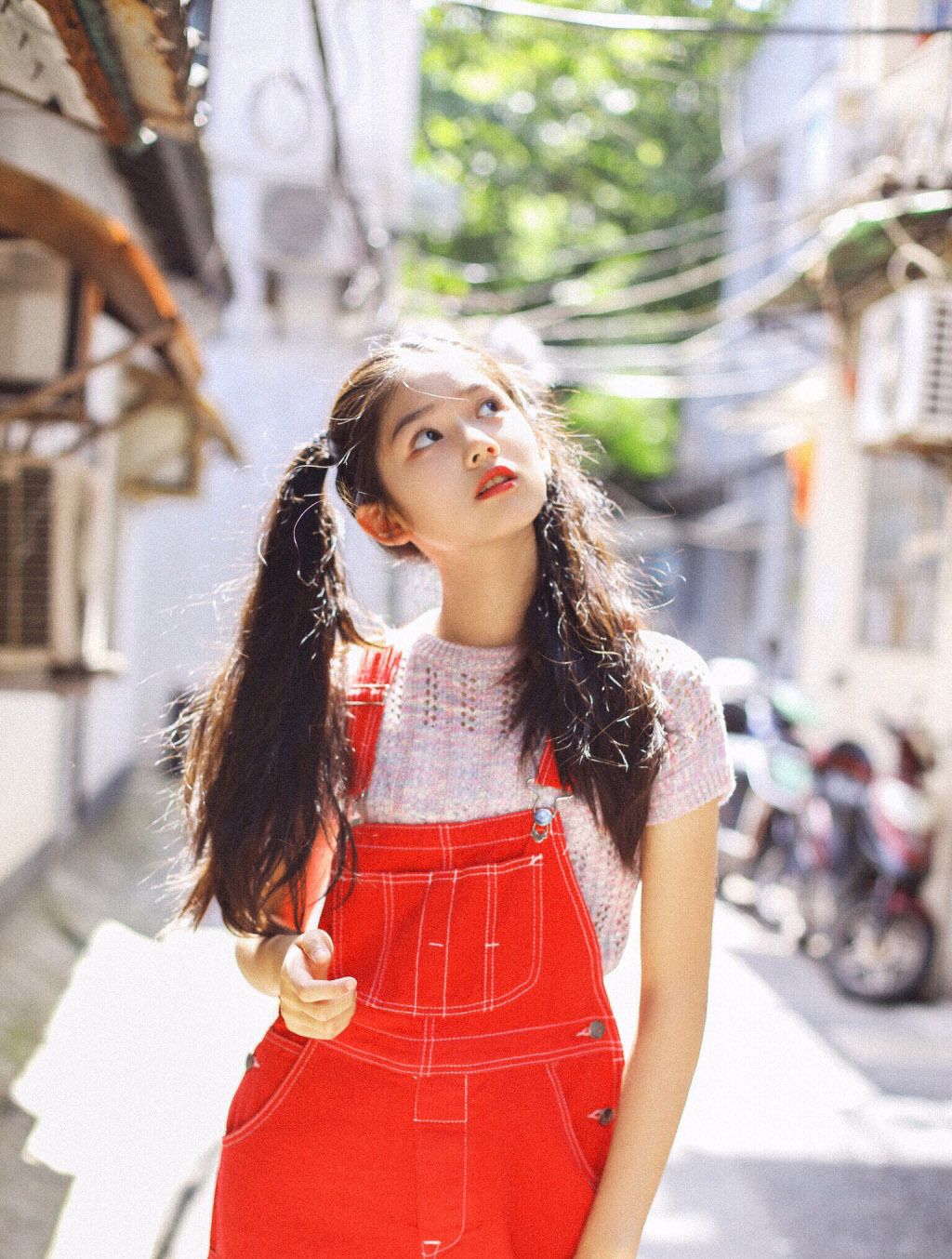 赵蕴卓俏皮可爱街拍图片