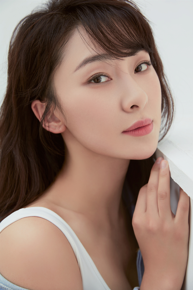 《惊蛰》千田英子扮演者吉丽新写真曝光 清新牛仔尽