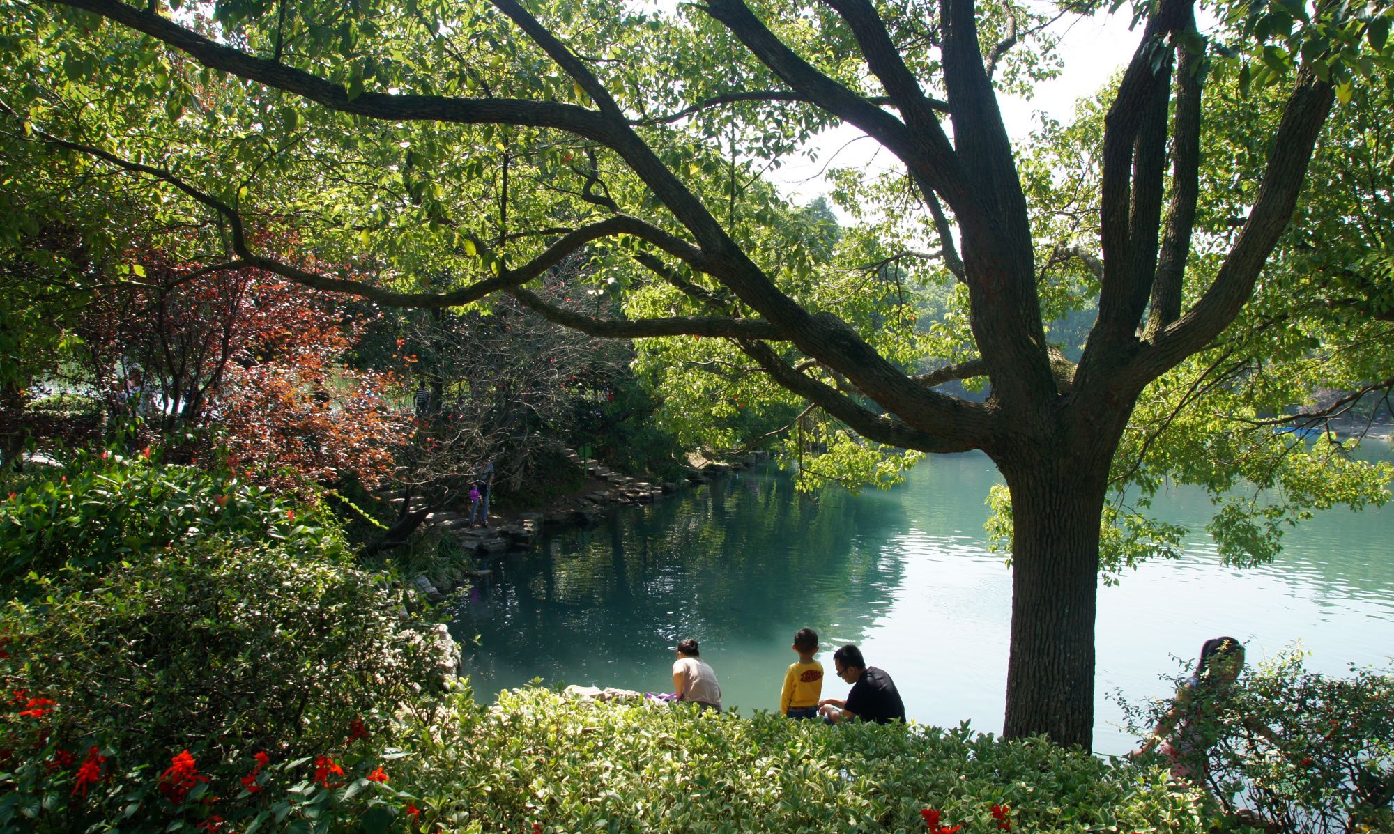 南京老山东部珍珠泉,湖光山色环境清幽,是夏季度假纳凉的好地方
