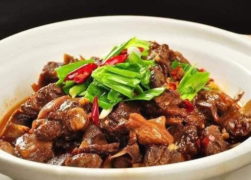 红烧狗肉秘制做法,不加酱油不焯水,色泽红亮肉软糯吃一次就上瘾