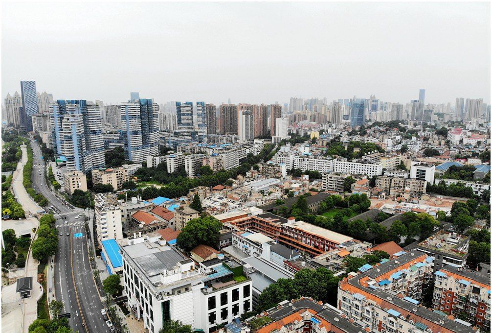 在武汉长江中轴右岸核心地区航拍武昌老城区