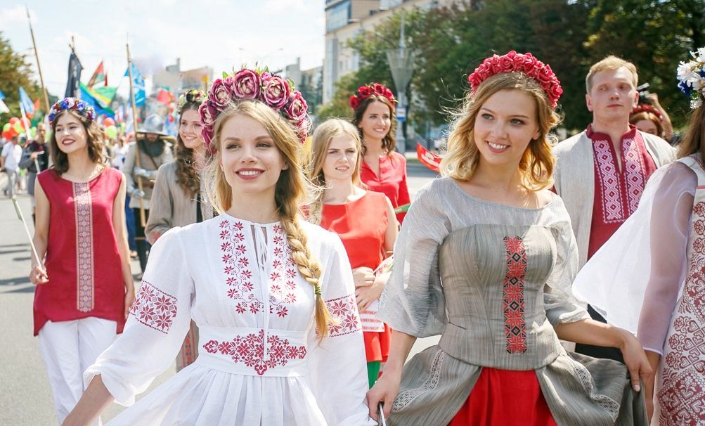 俄罗斯,白俄罗斯,乌克兰都属于东斯拉夫民族.