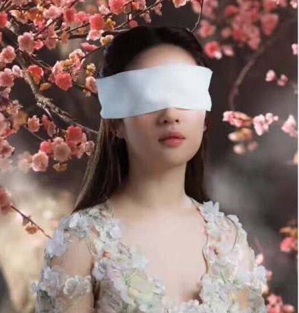 盘点4位白绫遮眼女神:赵丽颖英气,杨幂惹人怜,你更喜欢哪个?