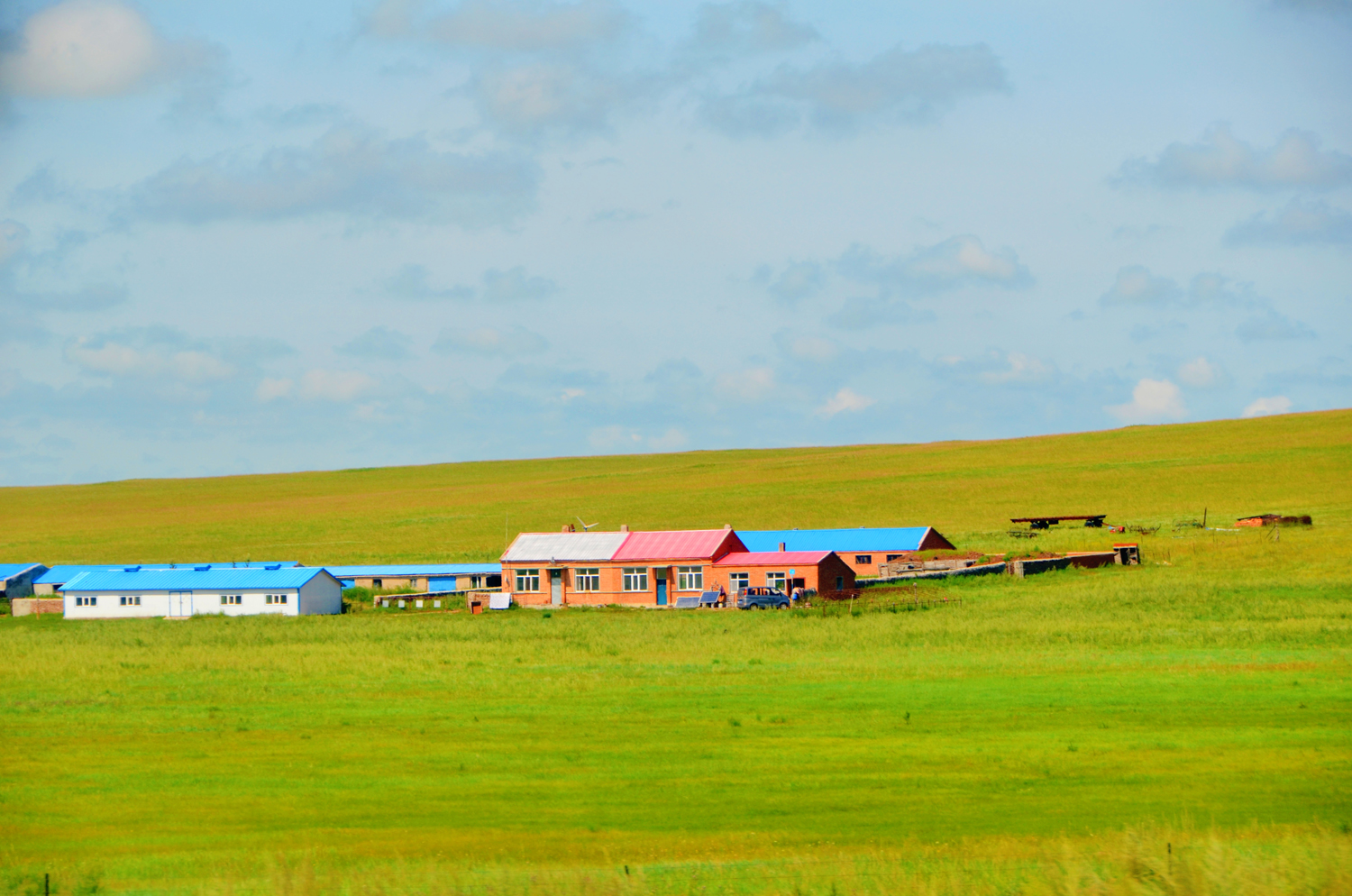 呼伦贝尔新巴尔虎右旗草原上的房子,原创摄影