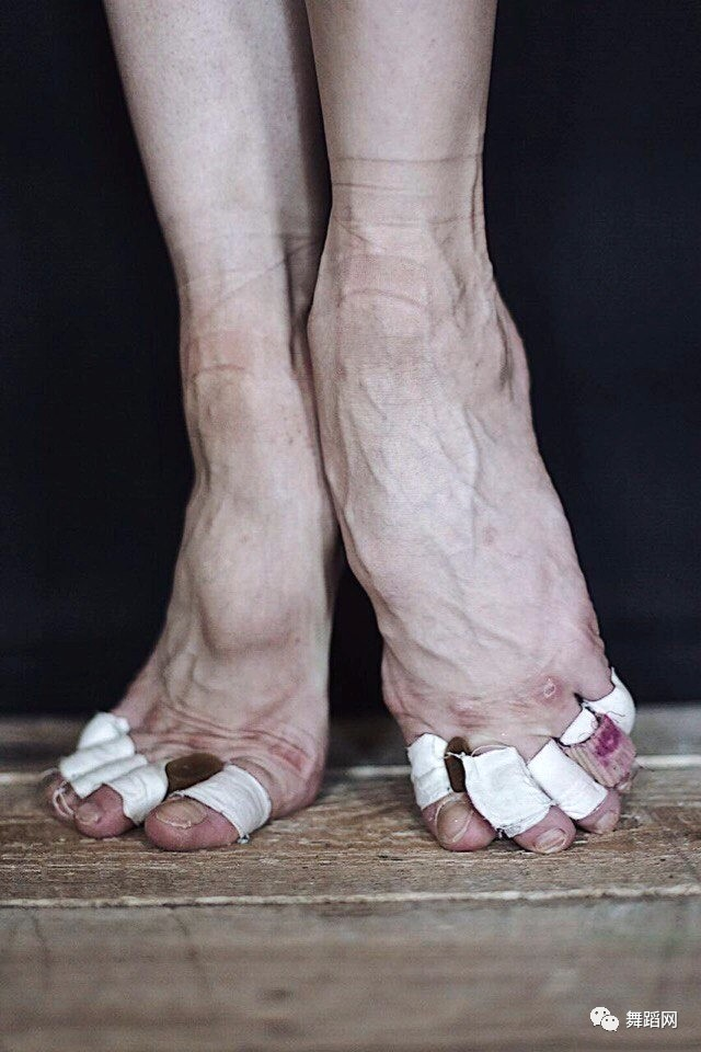 当美丽的舞者露出脚踝胆小勿入