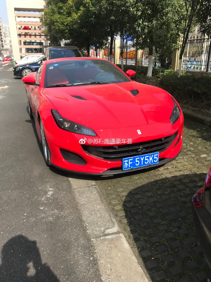 实拍南通法拉利portfolio,车牌很靓!