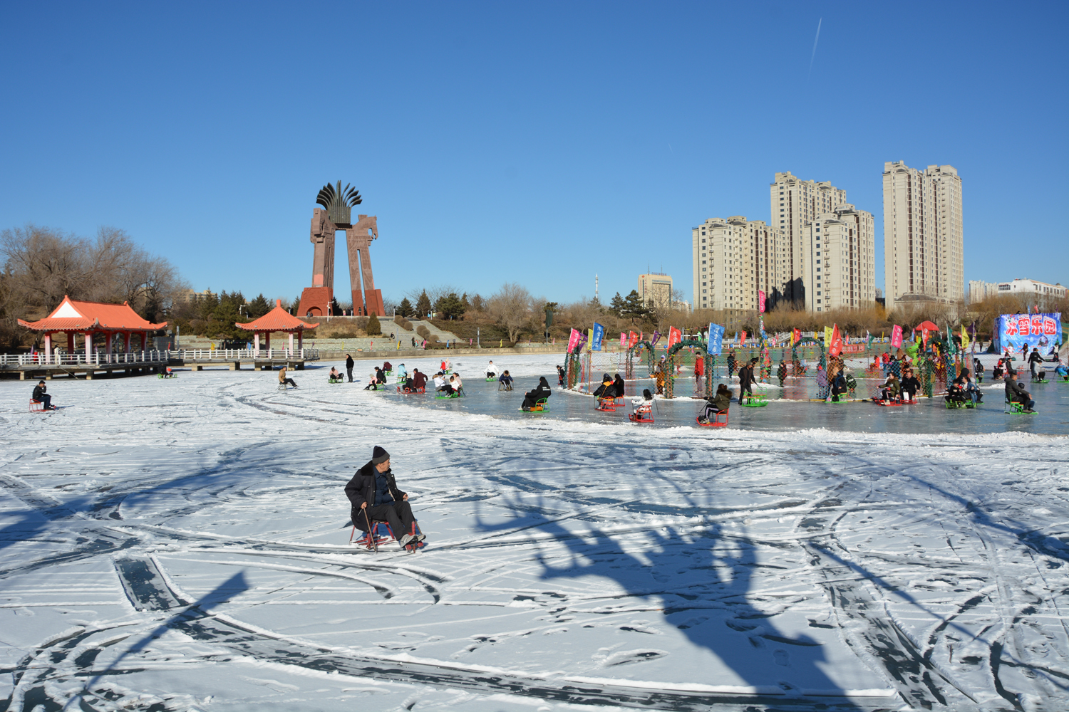 通辽市西拉木伦公园滑冰场,原创摄影