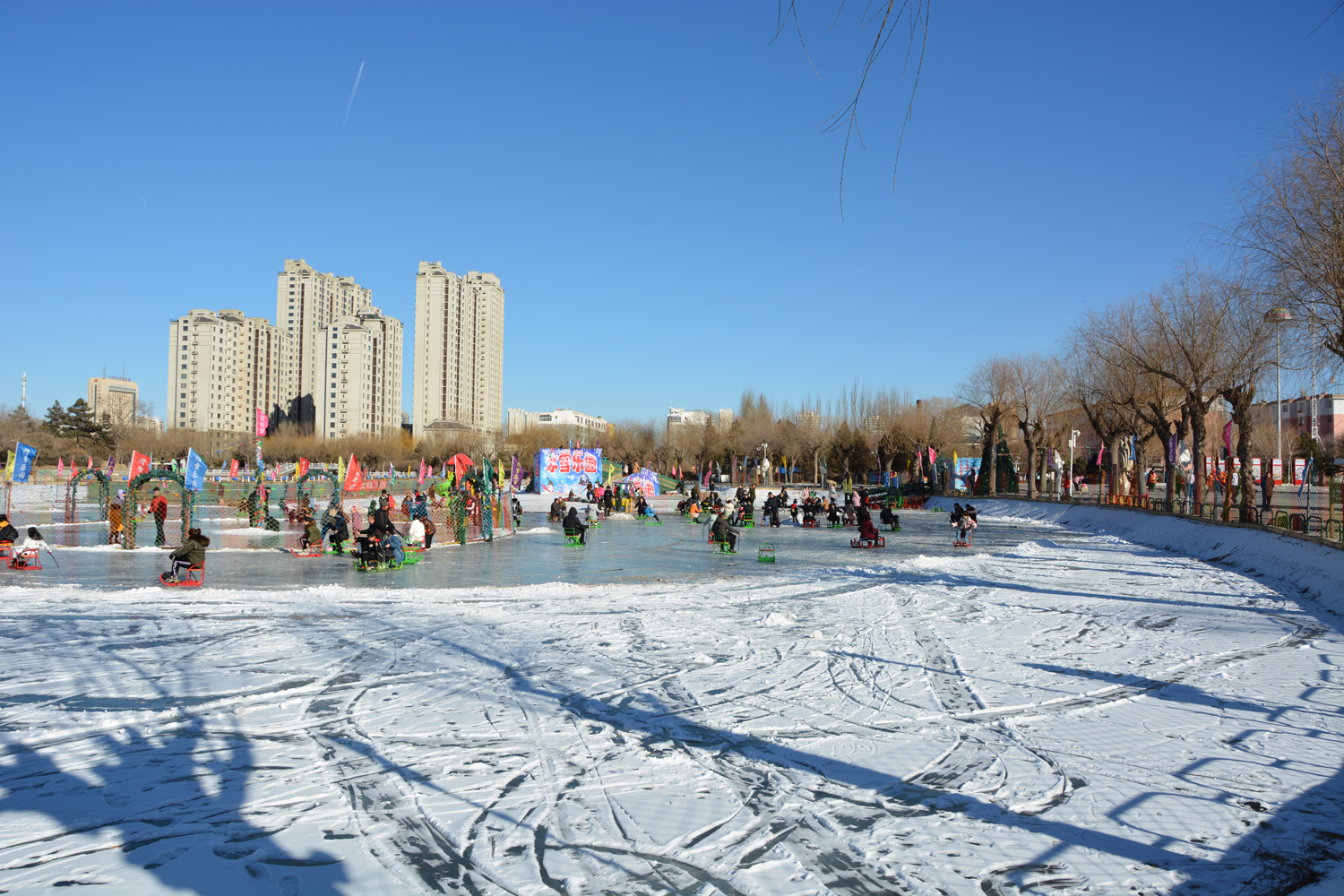 通辽市西拉木伦公园滑冰场,原创摄影