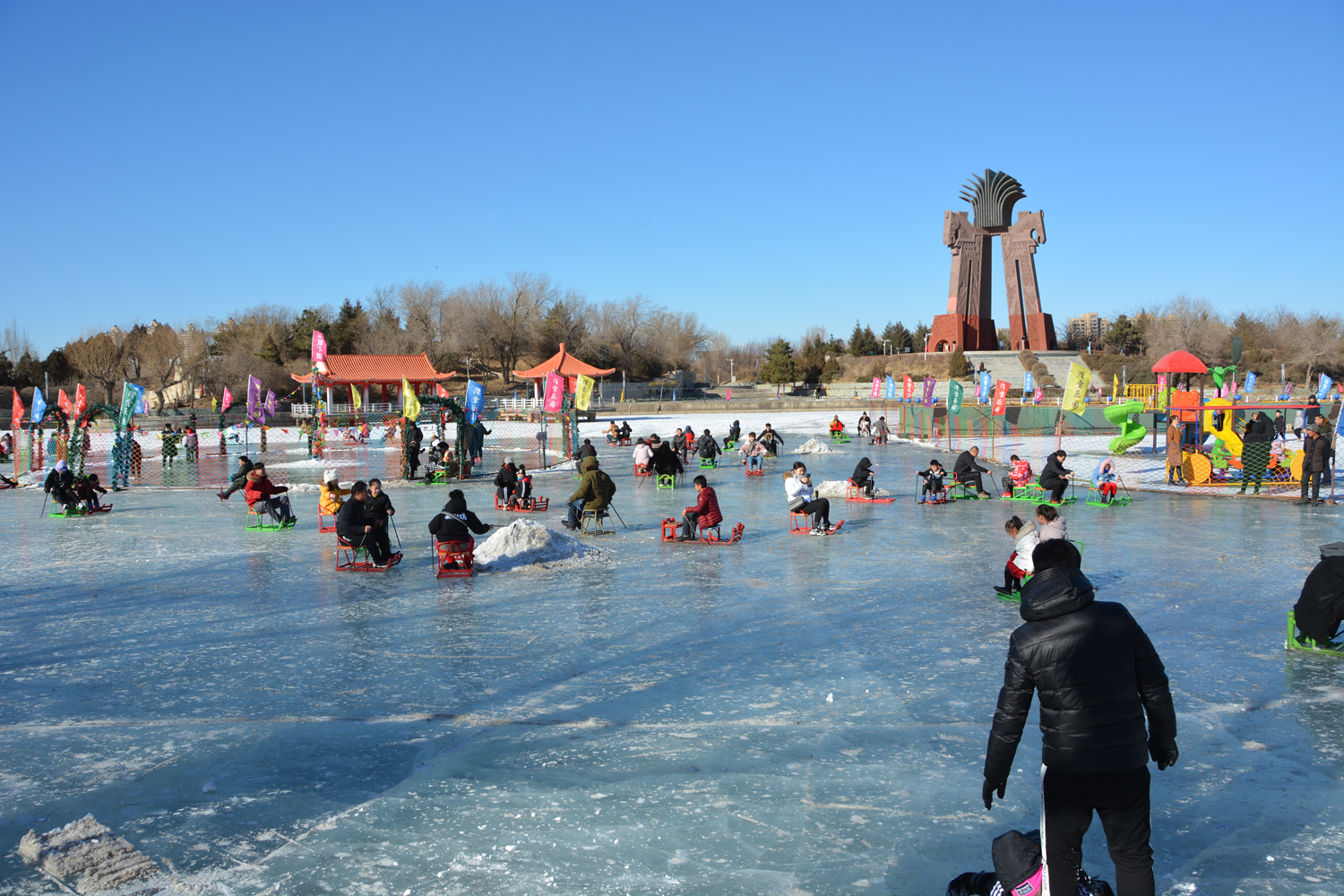 通辽市西拉木伦公园滑冰场,原创摄影