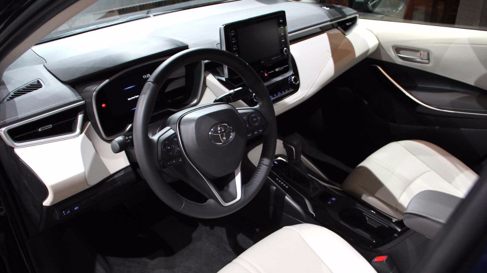 2020款丰田卡罗拉