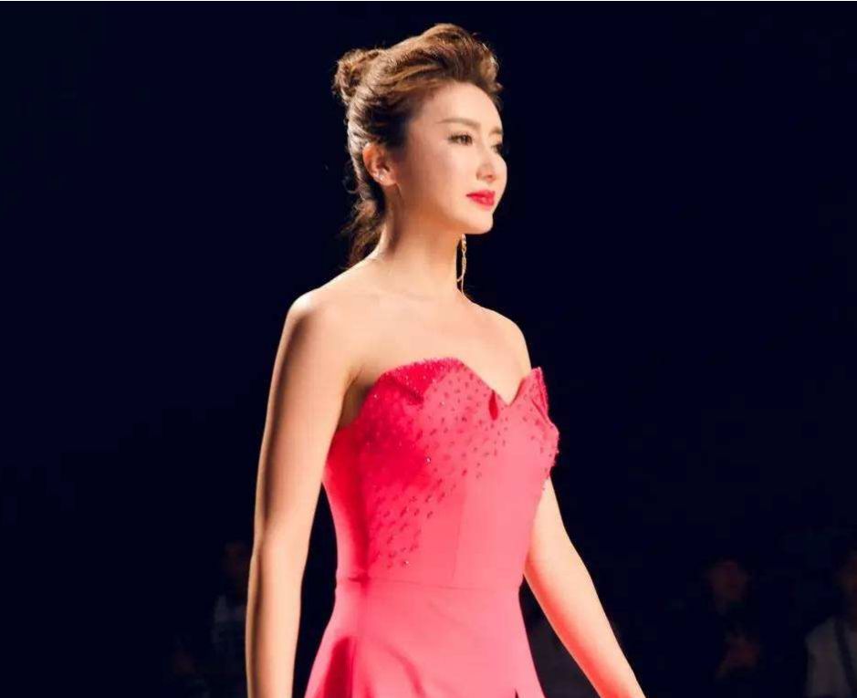 明媚妖娆,远山芙蓉——孟广美