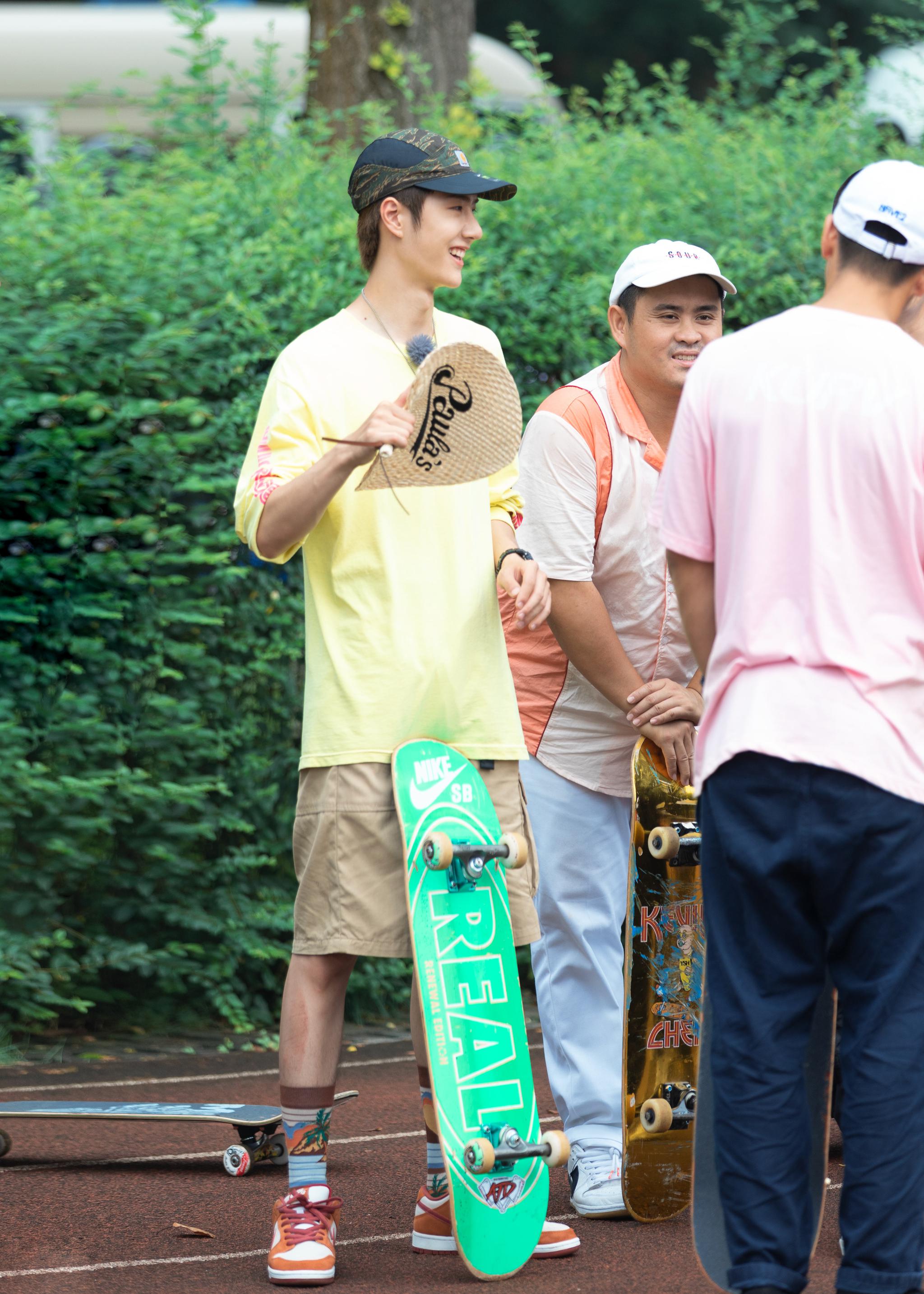 王一博极限青春解锁飞跃阶梯护鞋心切引调侃不愧是你