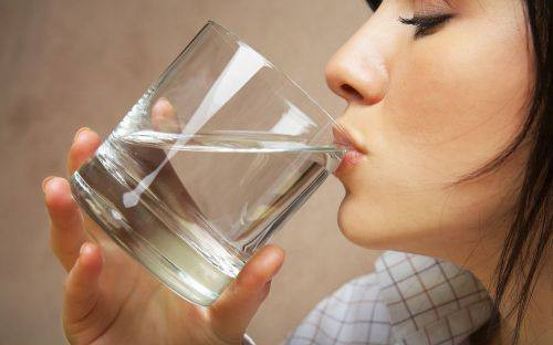 如何给你的身体高效补水|身体|饮水|蒸馏水_新浪新闻