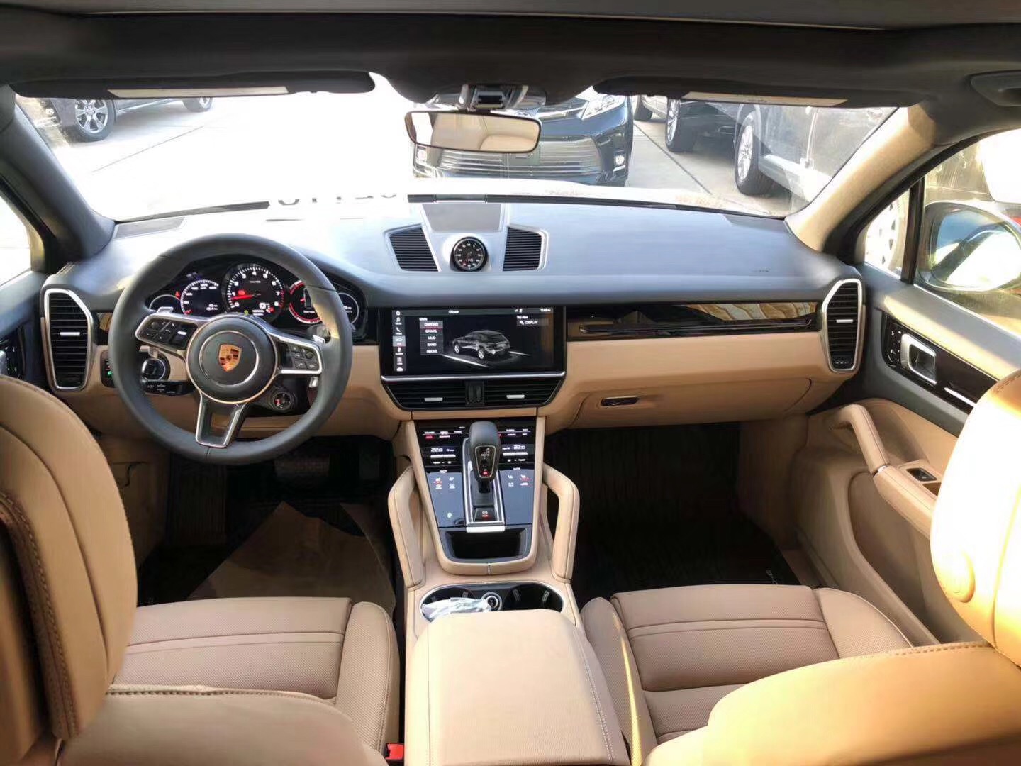 2019款保时捷卡宴到港拆箱桃红木外观米色内饰经典配色