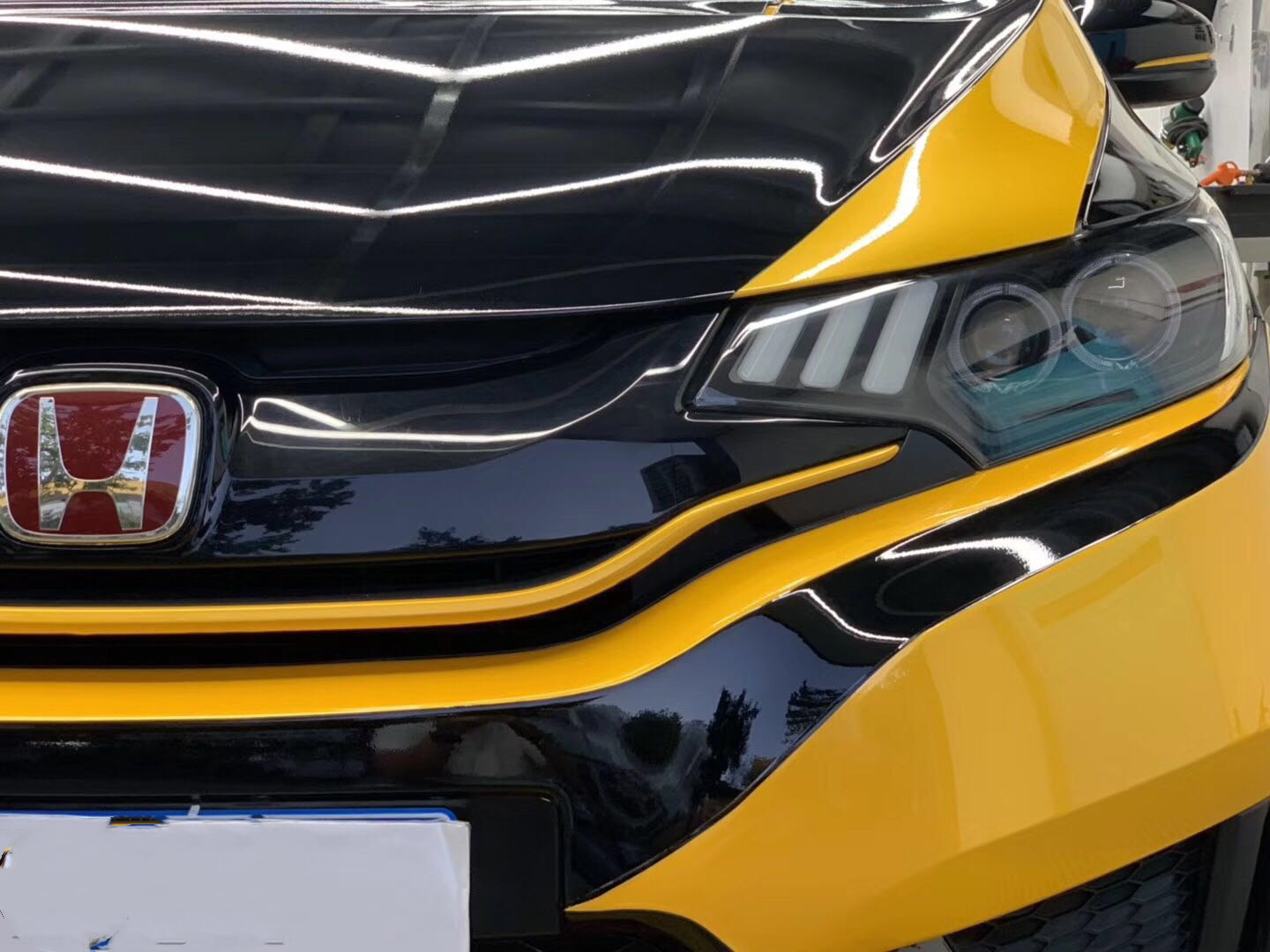 双拼颜色更能彰显你的气质 飞度改装也能这样玩儿