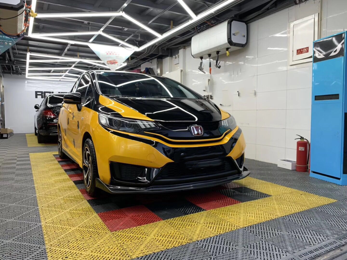 双拼颜色更能彰显你的气质 飞度改装也能这样玩儿