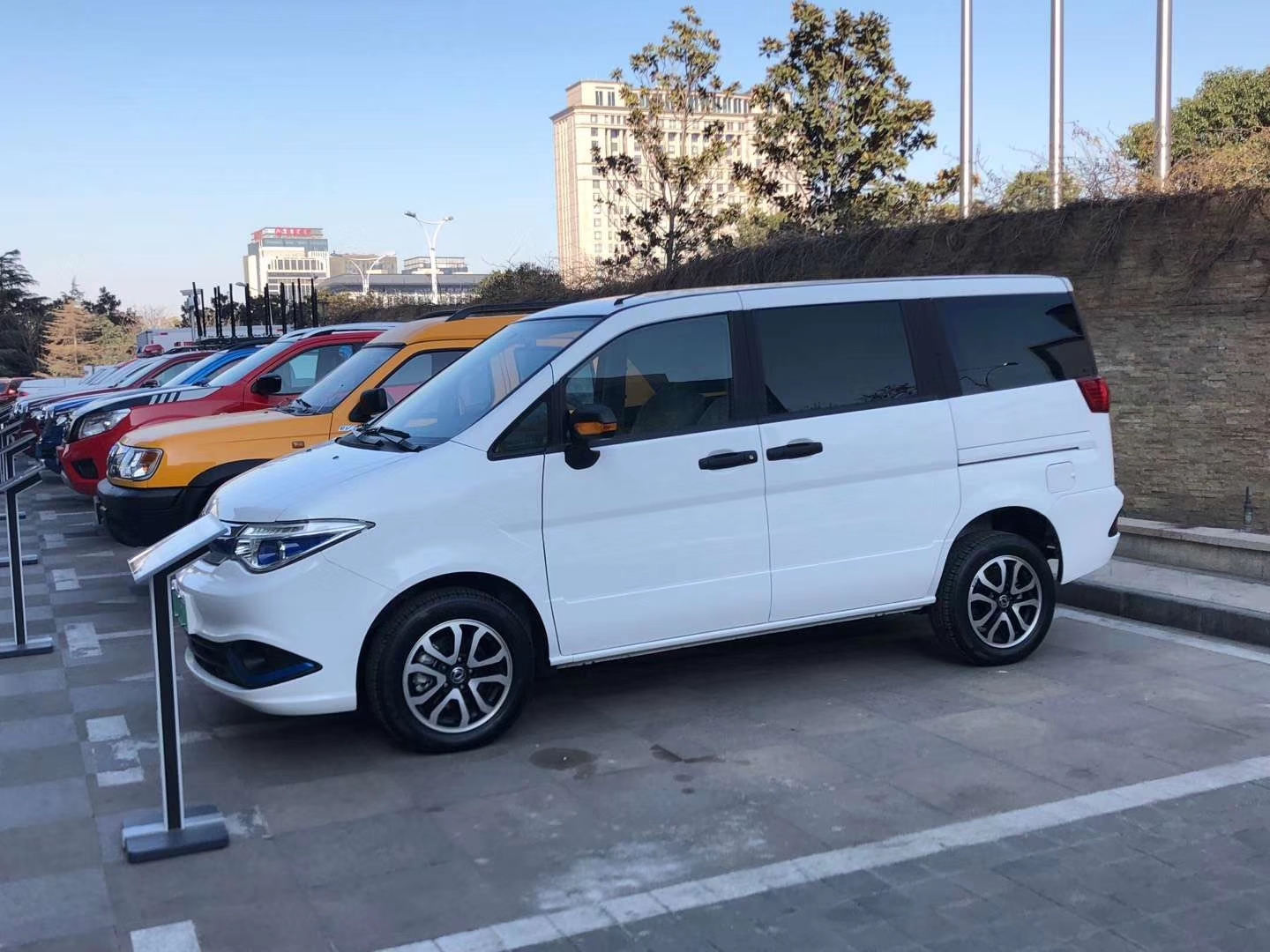 新能源商务车纯电动小轿车家用代步车乘用车mpv东风日产面包车