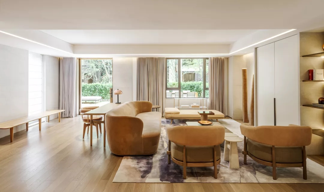 装修公司案例｜简约轻奢的联排公寓设计，隐藏式灯带让空间更高级