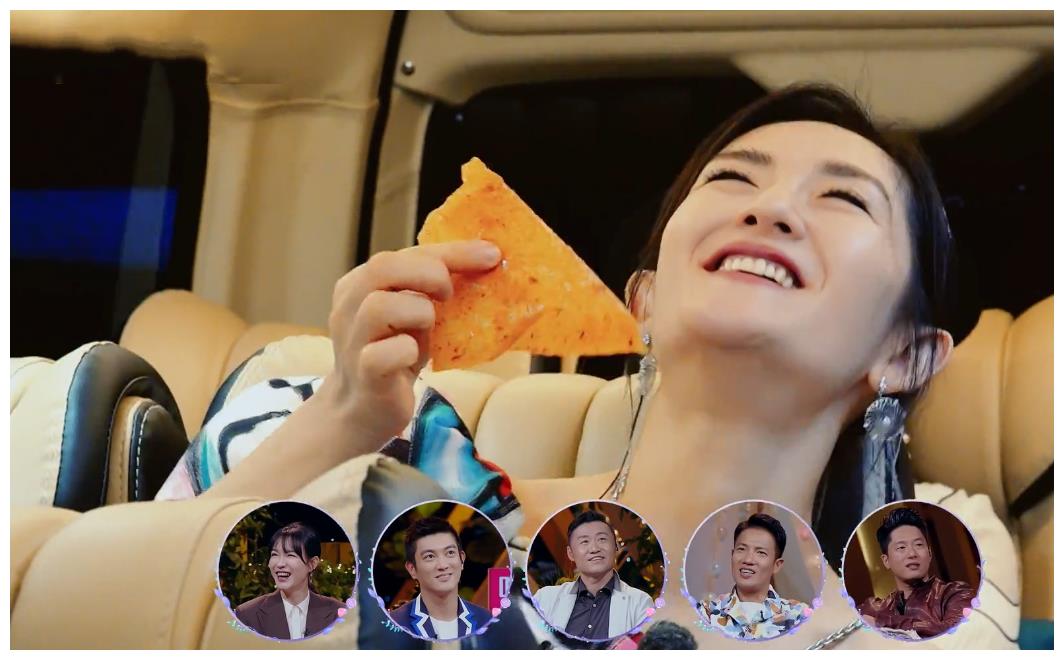 谢娜在车内吃辣条有谁注意到后排唐一菲的表情那么嫌弃吗