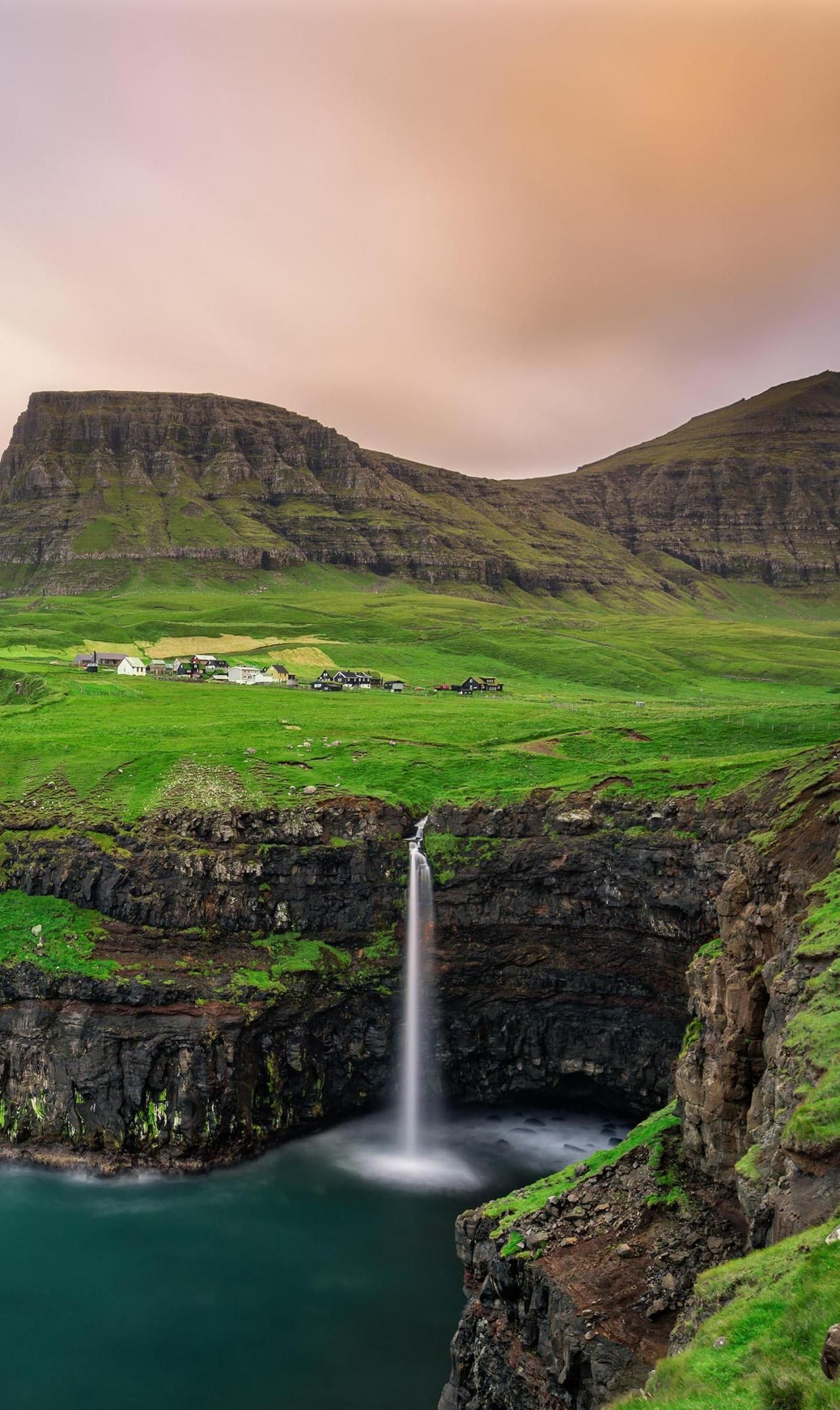 祖国山河美如画陶醉自然心神怡