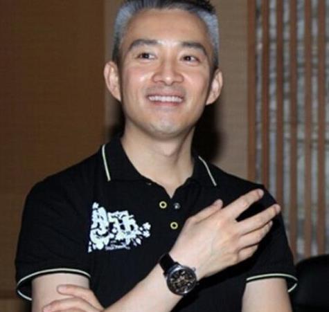 因传同性恋隐退,年仅50满头白发,央视主持人亚宁至今未婚