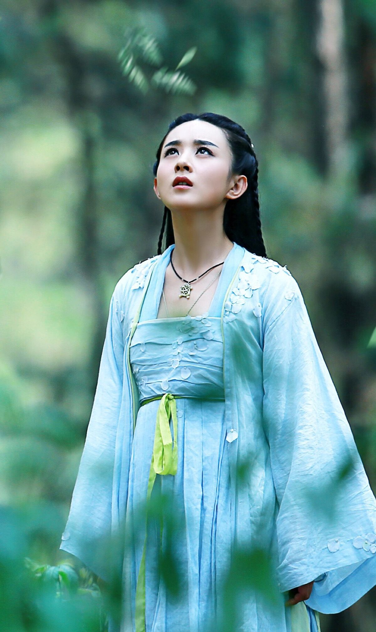 欢喜密探》是由包贝尔执导,包贝尔,柳岩,王鸥,包文婧领衔主演,赵丽颖