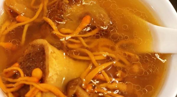 滋补又有营养的虫草花猪骨汤