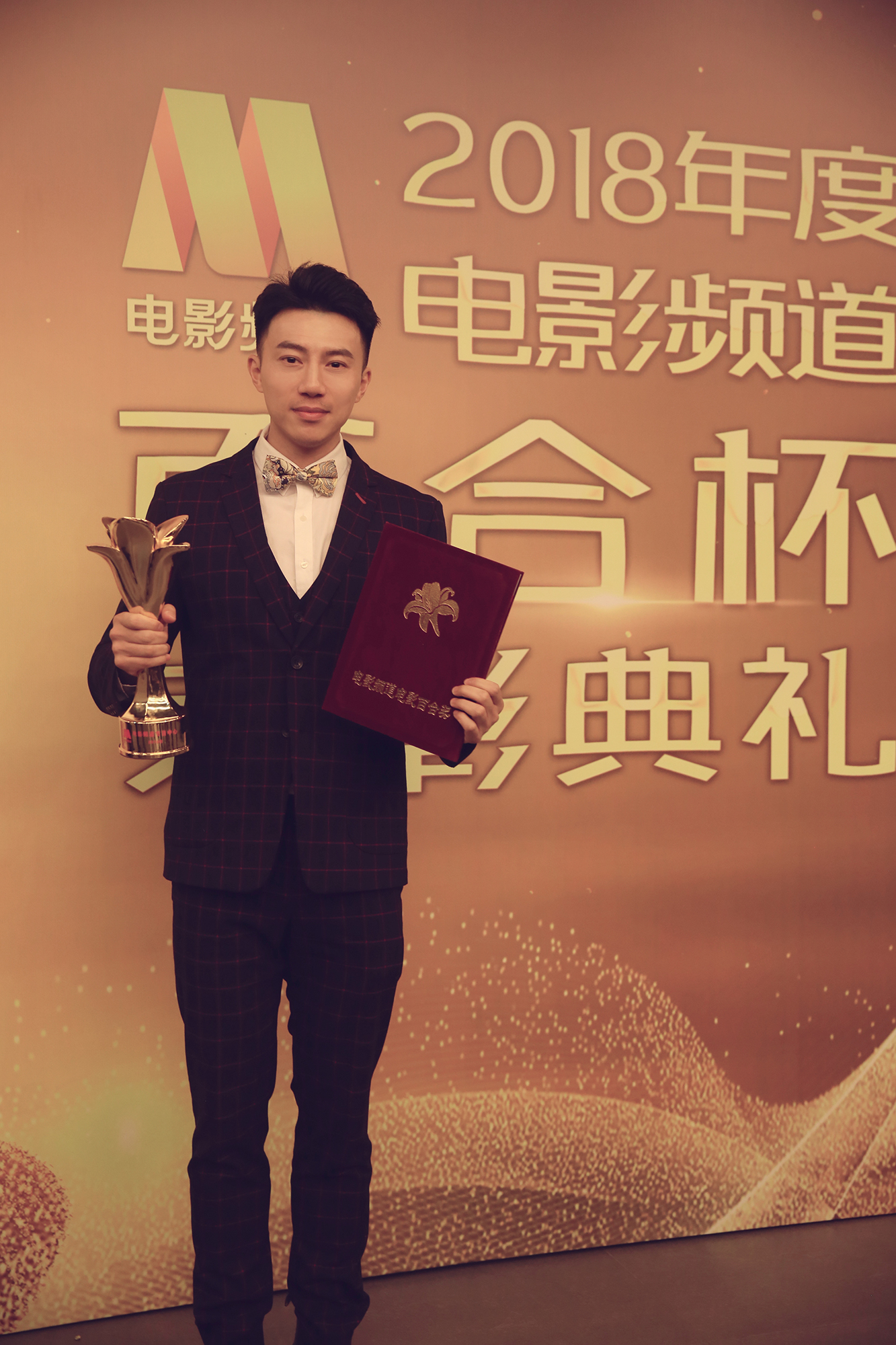 该片描写了1936年德国柏林奥运会中国体育代表团拳击队王铮华,靳大勇