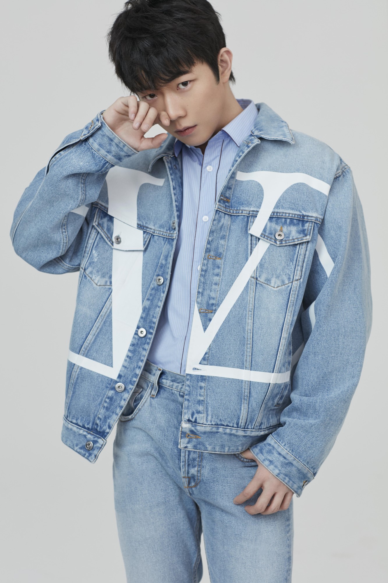 张亦驰现身司藤开机仪式演绎奇情人生看点十足