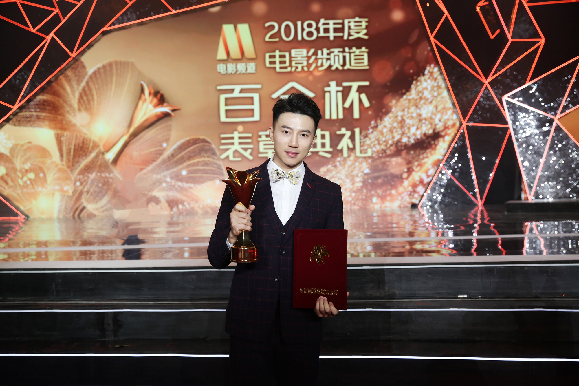 该片描写了1936年德国柏林奥运会中国体育代表团拳击队王铮华,靳大勇