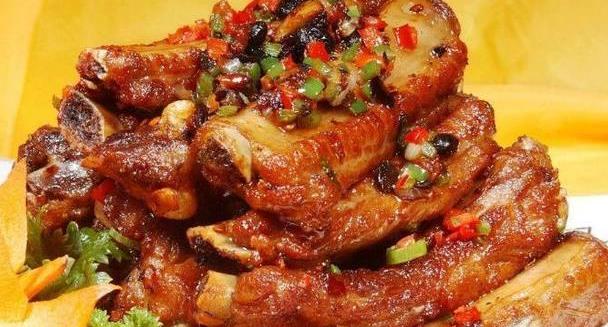 年夜饭推荐:酱香排骨,蒜茸剁椒花甲,干锅千页豆腐的做法