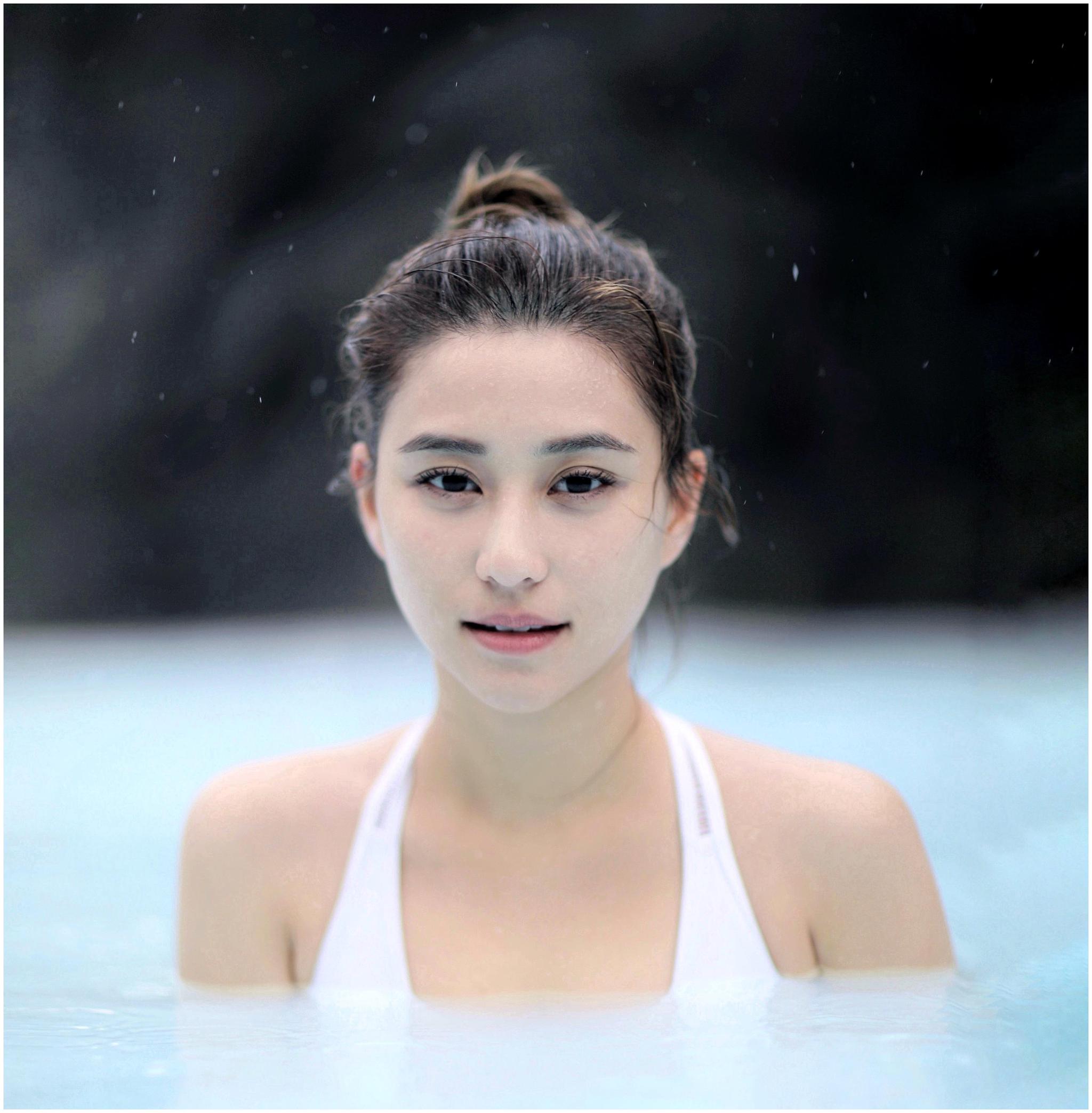 赌王将事业王国交给二太太蓝琼缨的两个女儿继承,而三太太陈婉珍以及