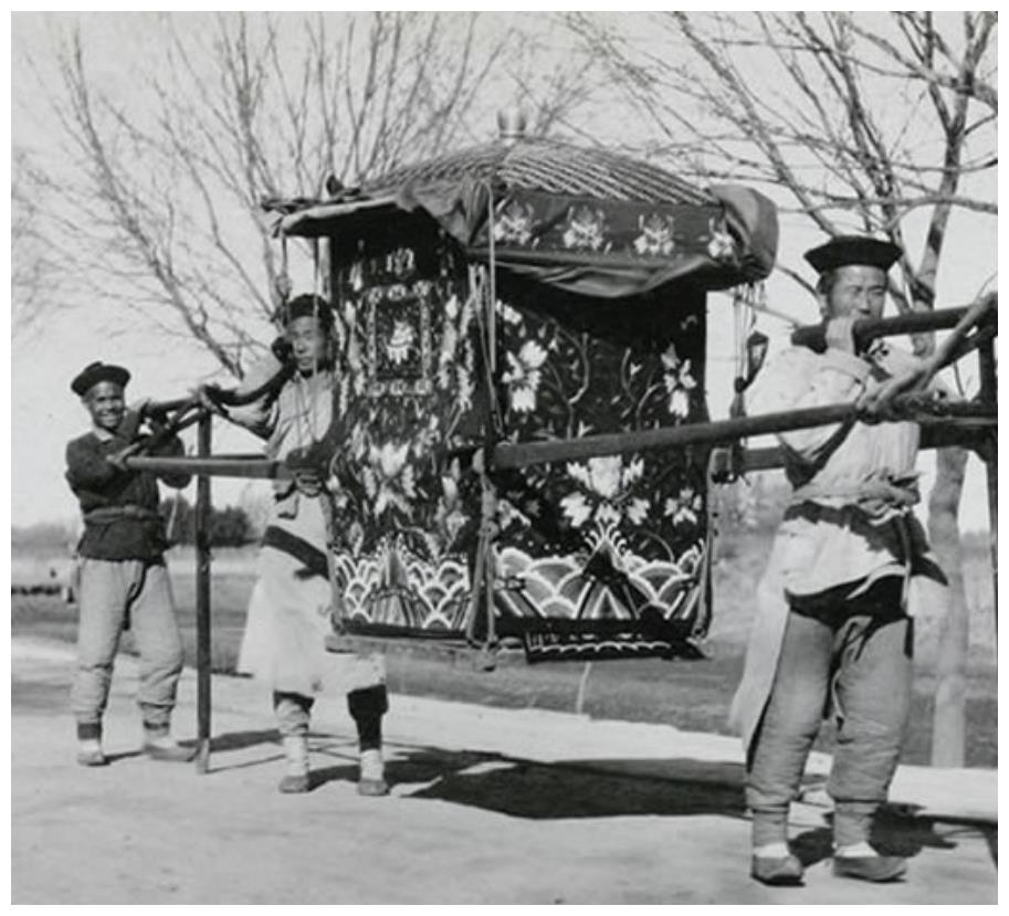 晚清百姓生活老照片:貌美如花的旗人女子,牡丹花盛开的花轿!