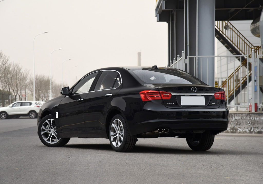 北汽绅宝d70,商务化外观,百公里7个油,一款适合上班族开的车