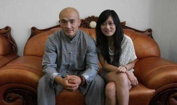 她是武僧一龙"背后的女人",曾是柔道选手,出道10年风雨同舟