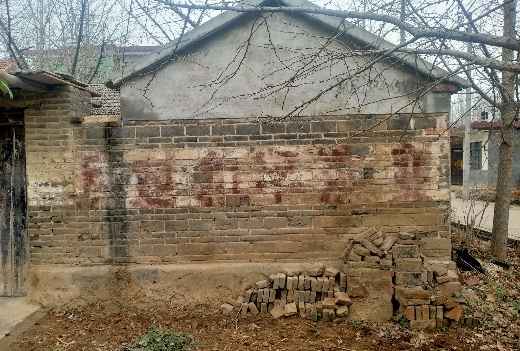 寻找童年记忆墙上的的标语童年的见证