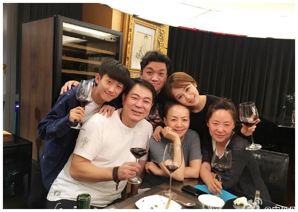 儿女》的儿女们去宋丹丹豪宅聚餐,张一山称我妈是土豪