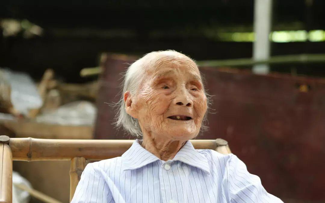 最牛00后!四川最长寿老人119岁了!90多岁时还能打谷子