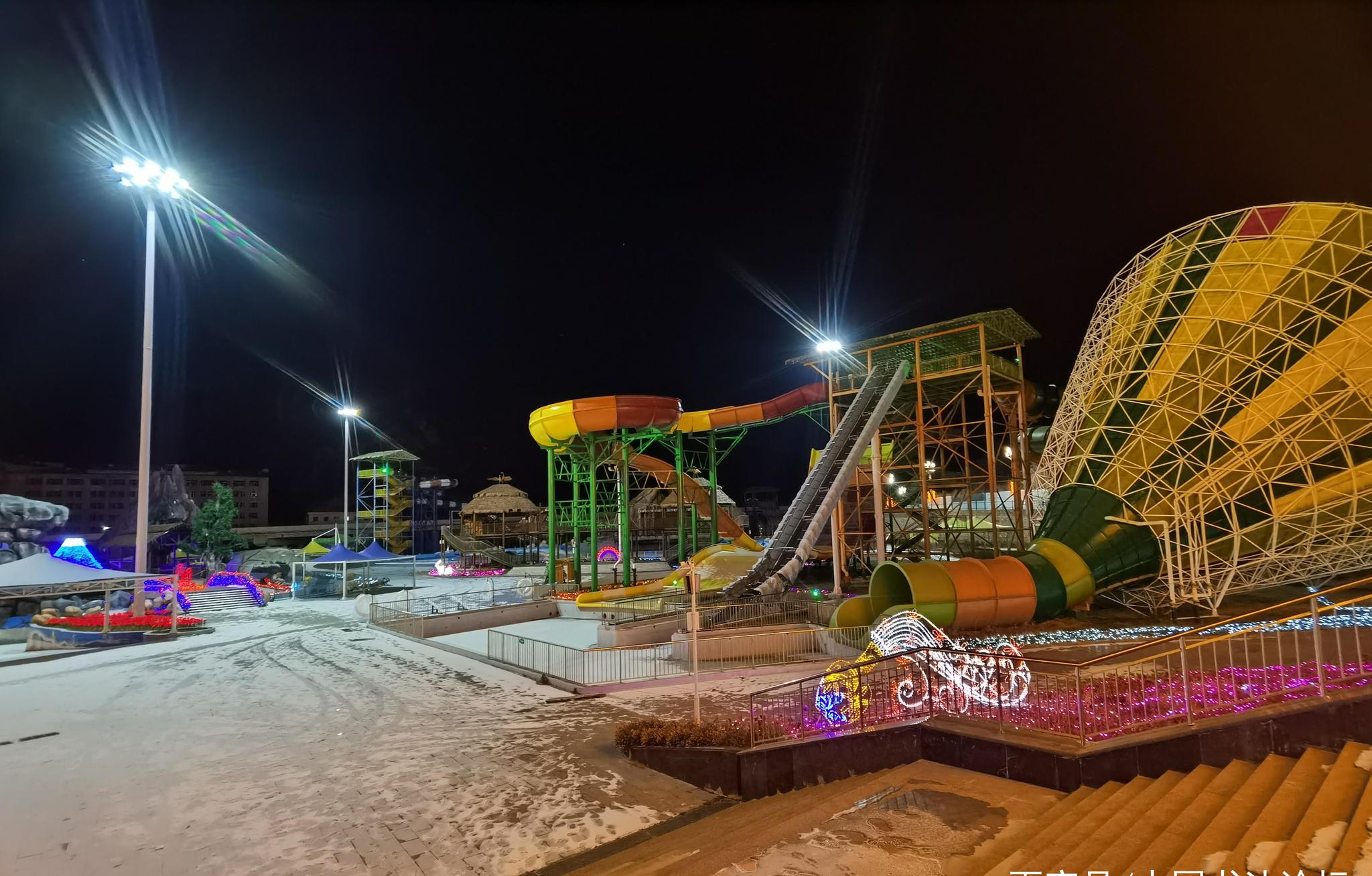 玩冰踏雪尽在枫水湾温泉城