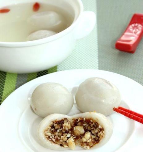 汤圆的新吃法,锅里一煮很简单美味,非常适合元宵的一道菜