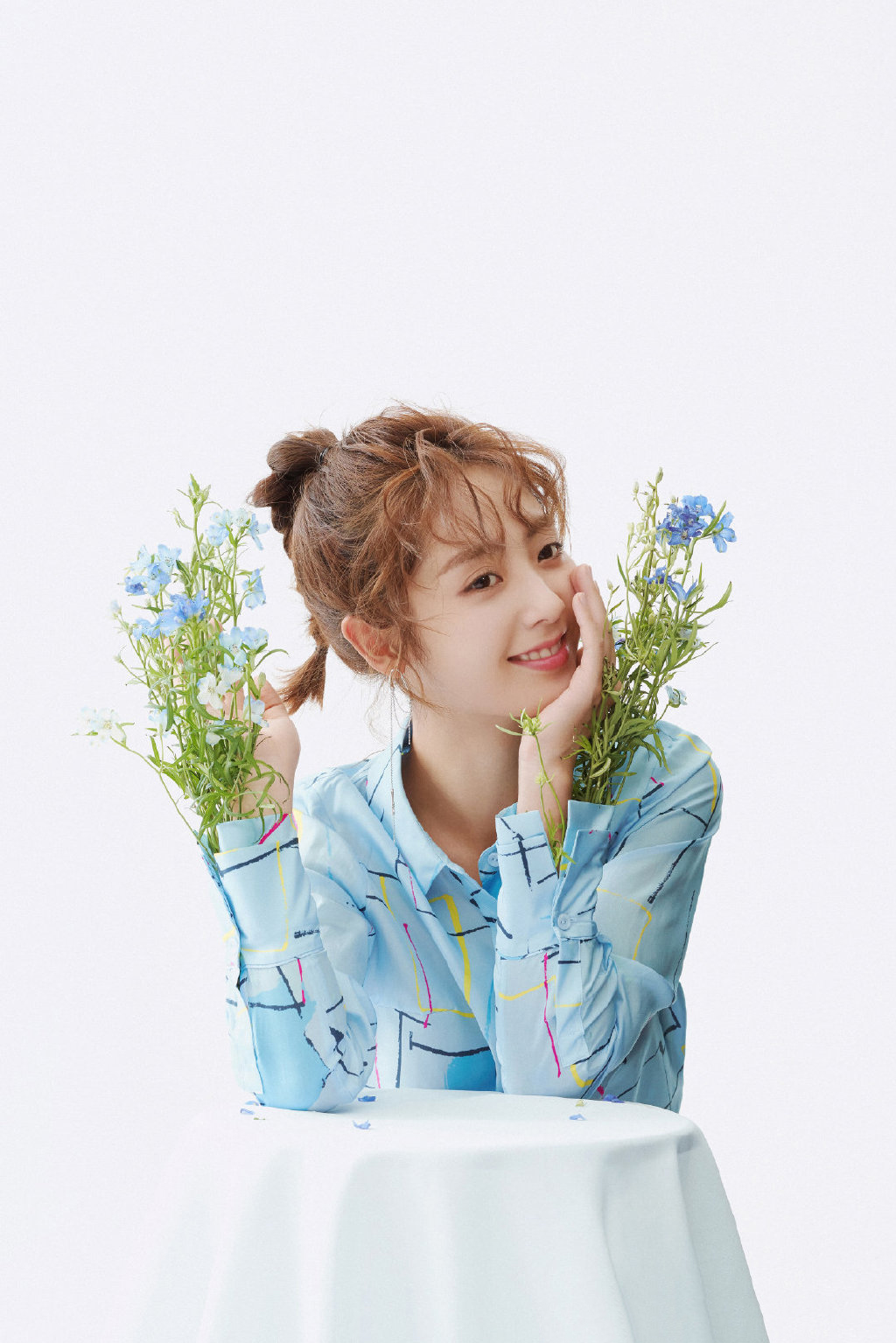 女演员邢菲清新甜美时尚写真