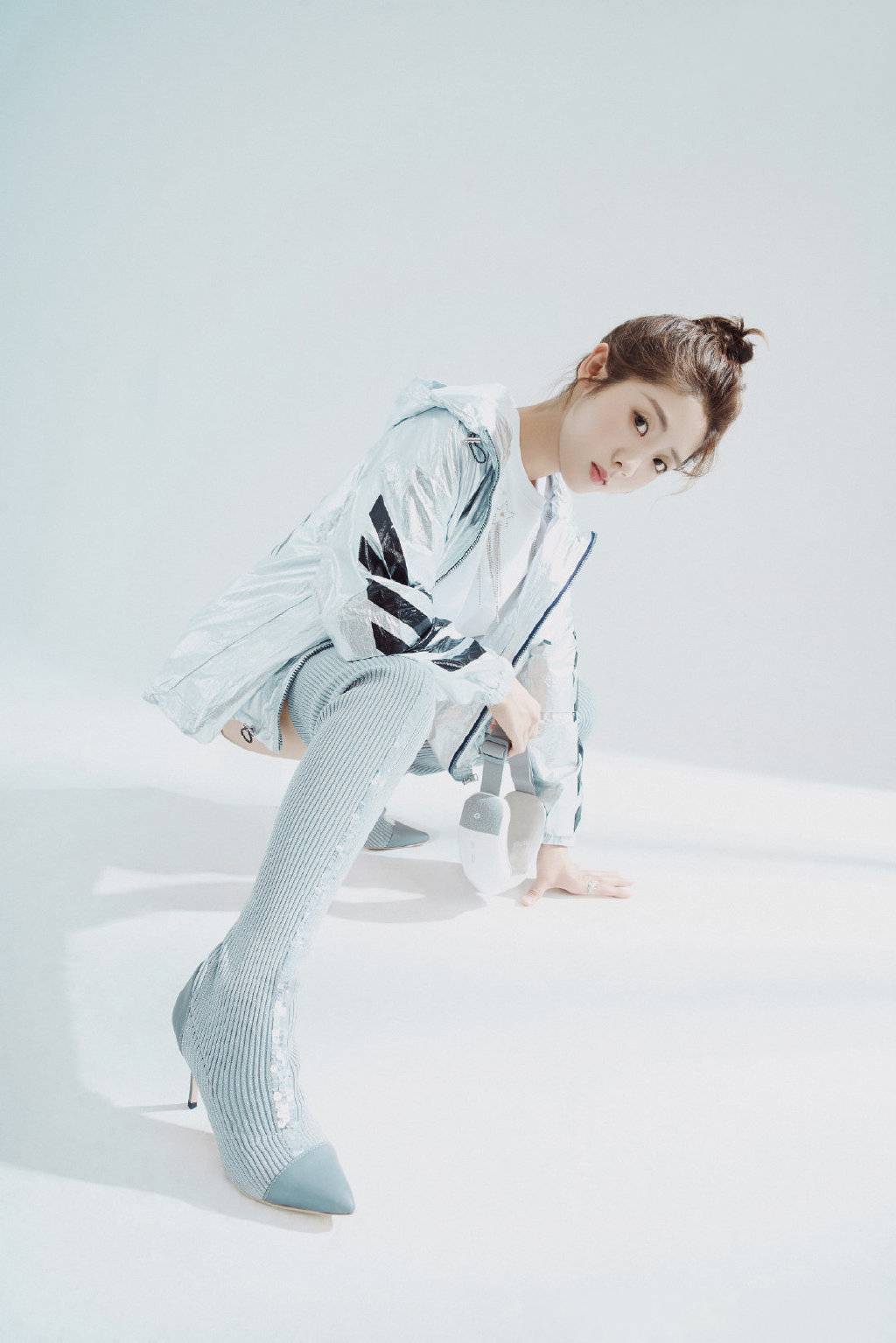 女演员邢菲清新甜美时尚写真