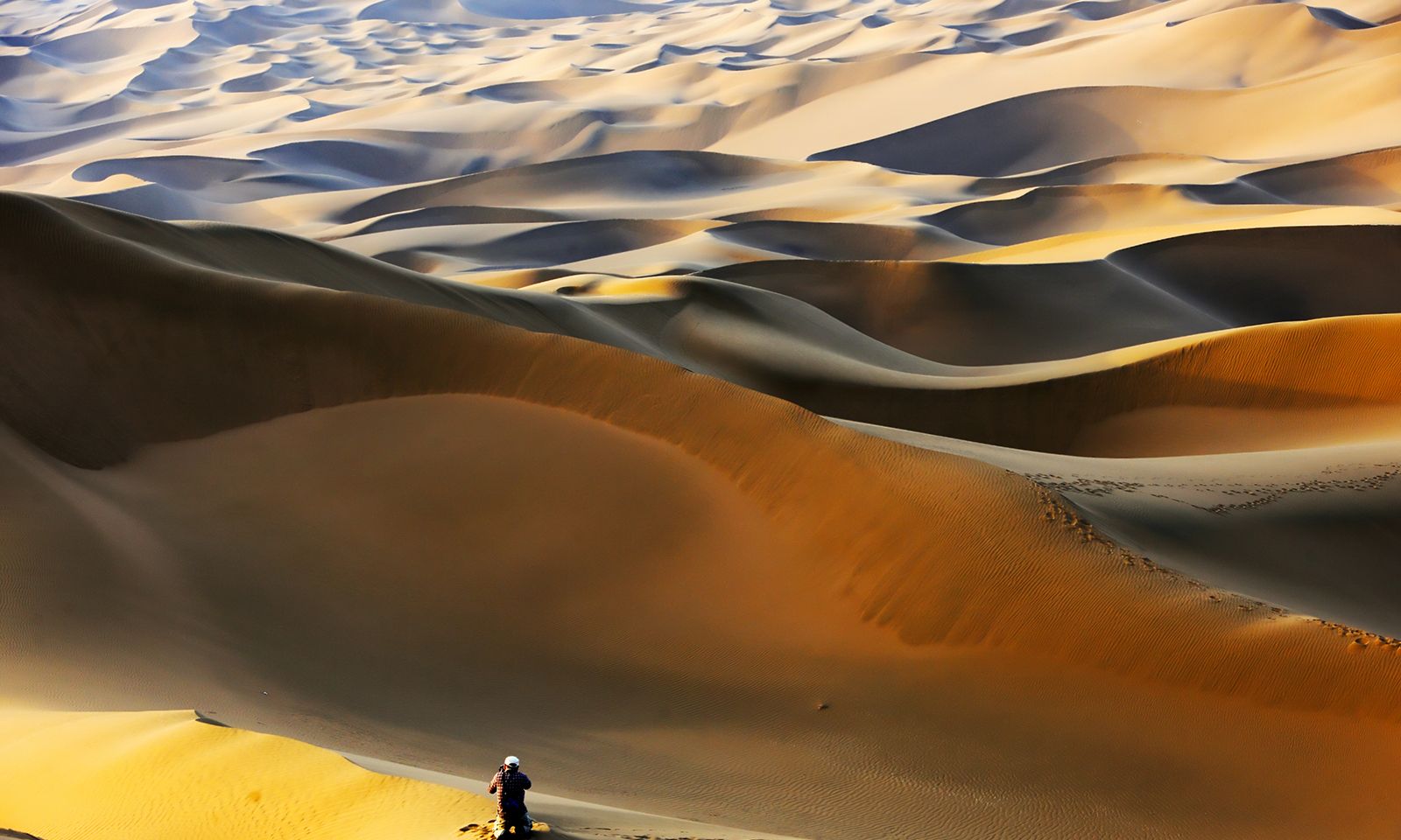 新疆鄯善库木塔格沙漠美景写真,抒写 沙翻大漠黄