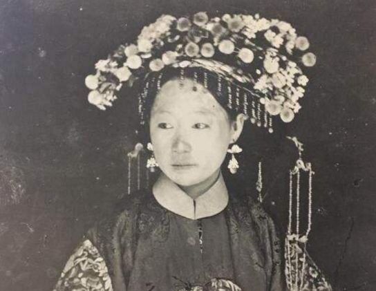 “清朝格格”真实容貌到底长什么模样?通过一组老照片便能知道!|容貌|模样|女儿|公主|贝勒_新浪新闻